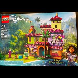 Lego 43202 NIB Disney Encanto Madrigal House
